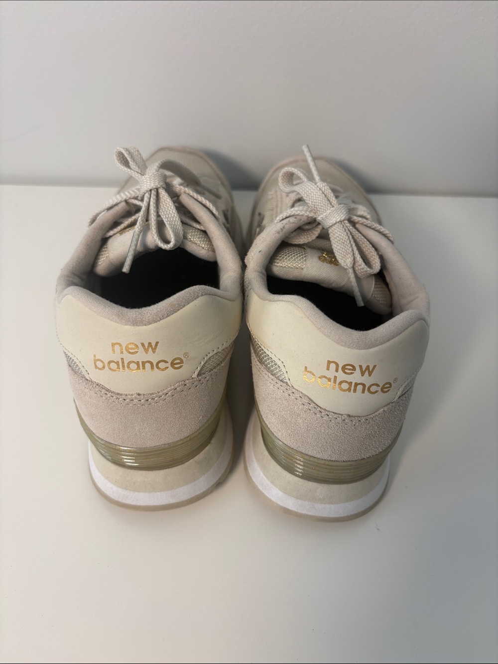 New Balance Beige and Gold Lace-Up Sneakers 7 Wide - Picture 5 of 12